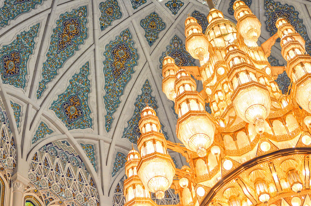 oman_sultan_qaboos_mosque_lighting