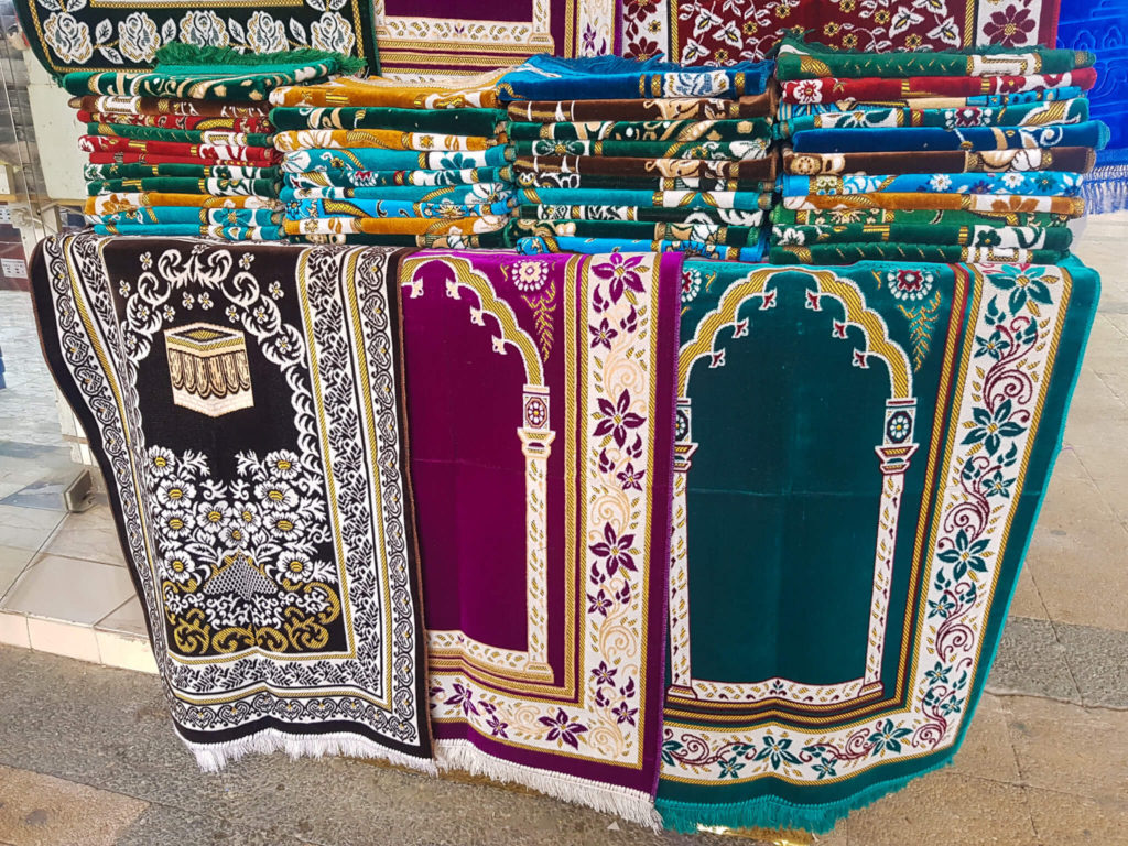 イスラーム礼拝用の絨毯